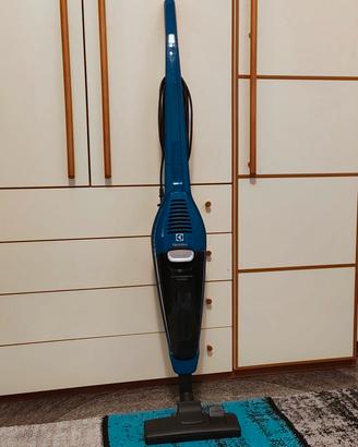 Scopa elettrica Electrolux senza sacco 600W HEPA