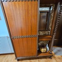 armadio appendiabiti con specchio