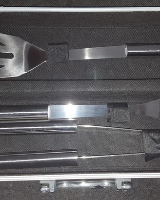 BARBECUE SET ACCESSORI con VALIGIA
