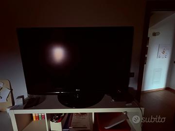 TV LCD LG con risoluzione full HD,42 pollici
