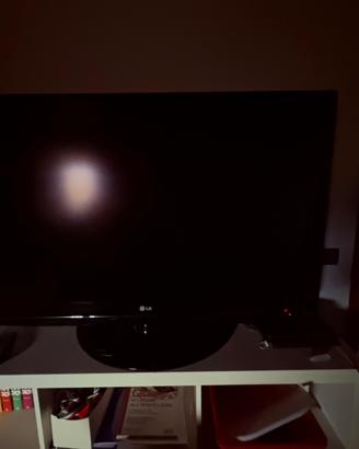 TV LCD LG con risoluzione full HD,42 pollici