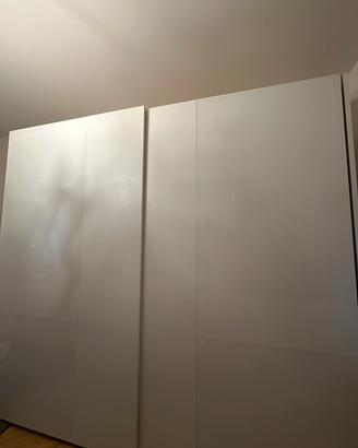 Armadio moderno di mobilificio