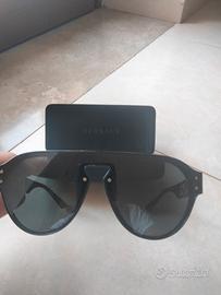 Occhiali Versace originali.