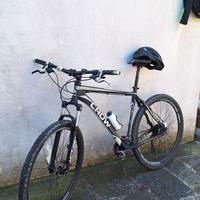 Mountain bike + caschetto + giacca