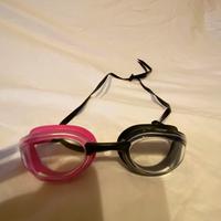 Occhialetti da piscina con custodia okeo