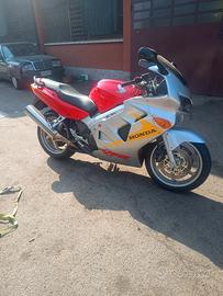 Honda VFR 800  