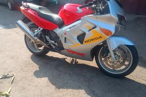 Honda VFR 800  