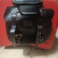 Coppia di borse in cuoio per moto