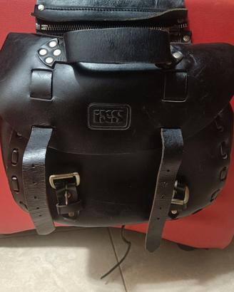 Coppia di borse in cuoio per moto