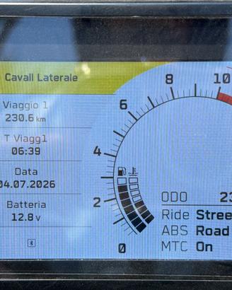 KTM ADVENTURE 390 con 230 KM e 9 mesi