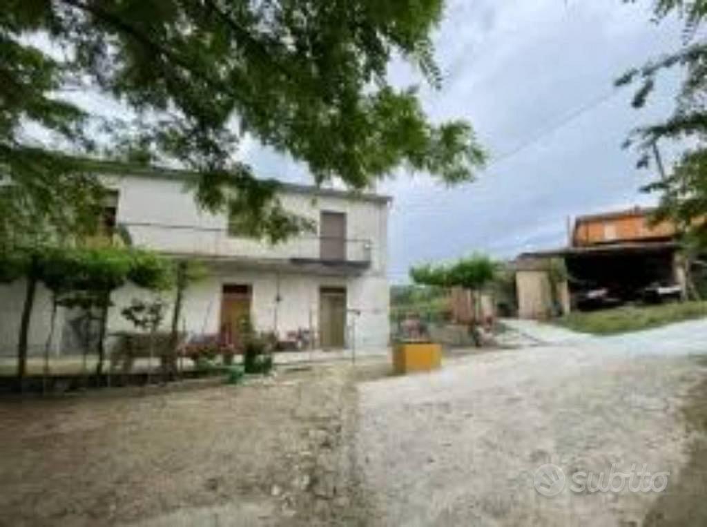 Immobile in asta di 221 m² con più di 5 locali a M - Vista 2