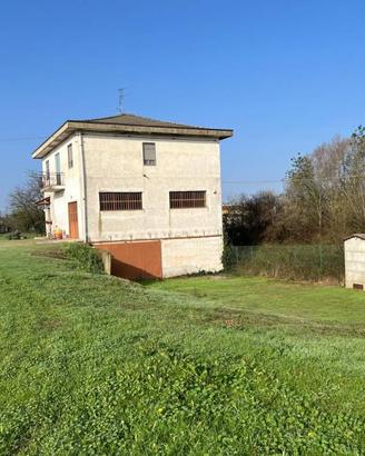 Casa indipendente di 120 m² con 3 locali e box aut