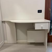 scrivania su misura bianca in legno