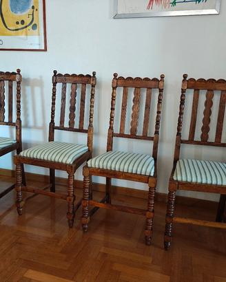 Set di 4 sedie intagliate in legno massello