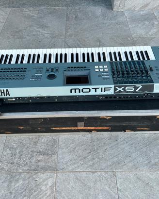 Yamaha Motif XS7 - Synth Workstation - con case
