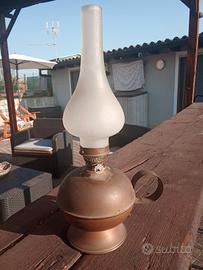 lampada a olio o petrolio 