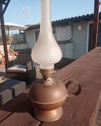 lampada a olio o petrolio 
