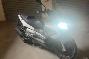 Aprilia SR Max 300