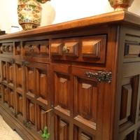 Credenza in stile spagnolo