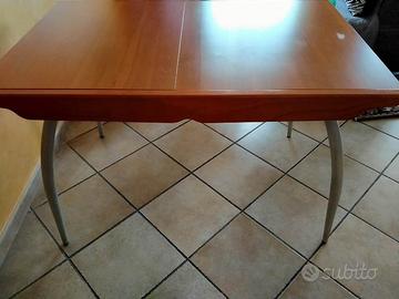 Tavolo in legno allungabile doppio