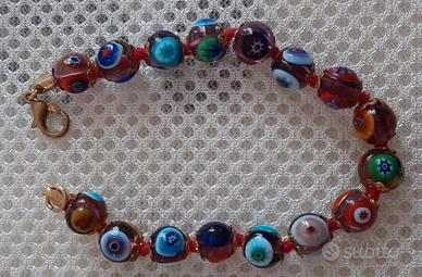 Bracciale con perline colorate
