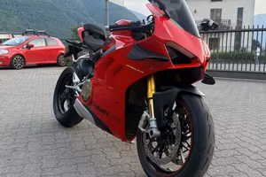Panigale V4S