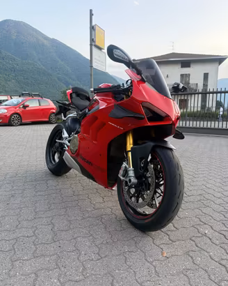 Panigale V4S