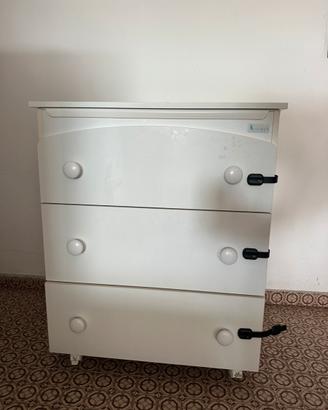 Mobiletto fasciatoio con vasca per bambini