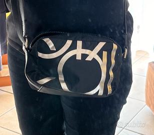 Tracollina nera di Calvin Klein