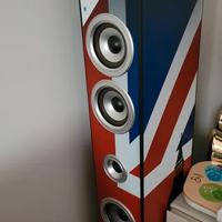 Torre multimediale soundtower bandiera inglese