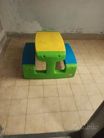 Tavolino picnic Little Tikes per bambini