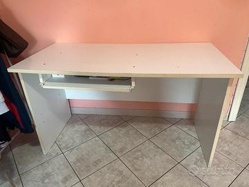 Scrivania bianca