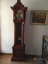 Orologio a pendolo a colonna