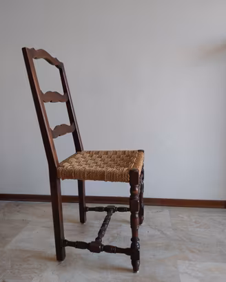 Sedie in legno e paglia