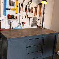 Banco da lavoro per garage o officina + lampada 