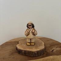 Pastore con zainetto champagne presepe Thun