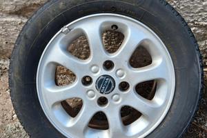 4 Cerchioni in lega volvo gommati 195/60 R 15