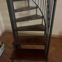 Scala a chiocciola come nuova in ferro battuto
