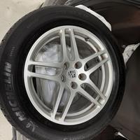 Gomme e cerchi 18’ Porsche come nuovi