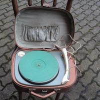 valigetta con giradischi depoca