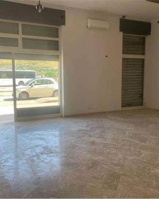 Immobile di 95 m² con 1 locale a Mondragone
