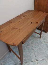 scrivania in legno 