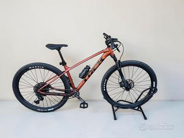 Trek Marlin 7 Gen 2 (Marigold/Red) Taglia M