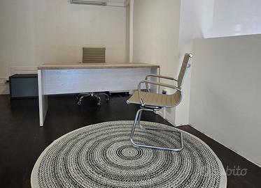 scrivania con cassettiera