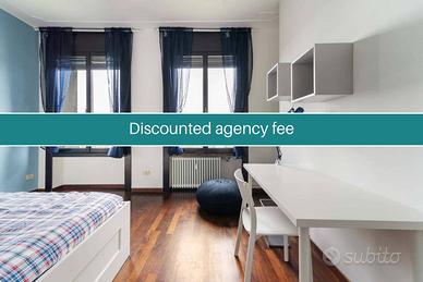 Stanza in appartamento di 175 m² a Milano