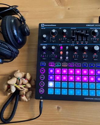 ROLAND sp-404 mkII e novation circuit mono station