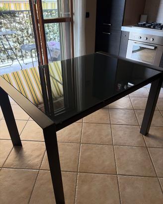Tavolo in vetro temperato