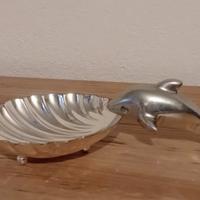 CIONDOLO DELFINO E POSACENERE CONCHIGLIA 