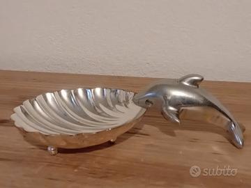 CIONDOLO DELFINO E POSACENERE CONCHIGLIA 