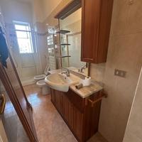 Lavabo in marmo e nobilitato con ante in massello